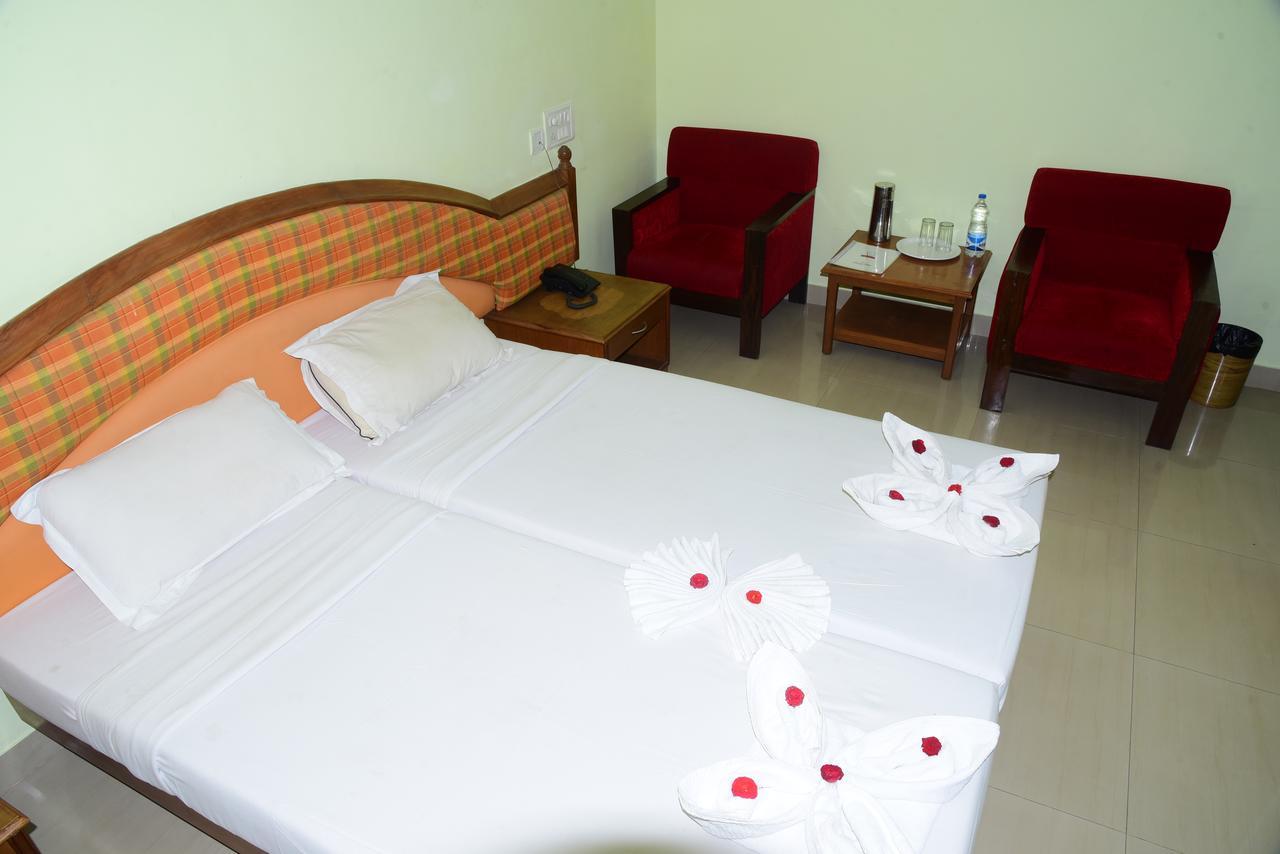 Hotel Pranav International-Fully Vaccinated Staff Gonikoppal Eksteriør billede